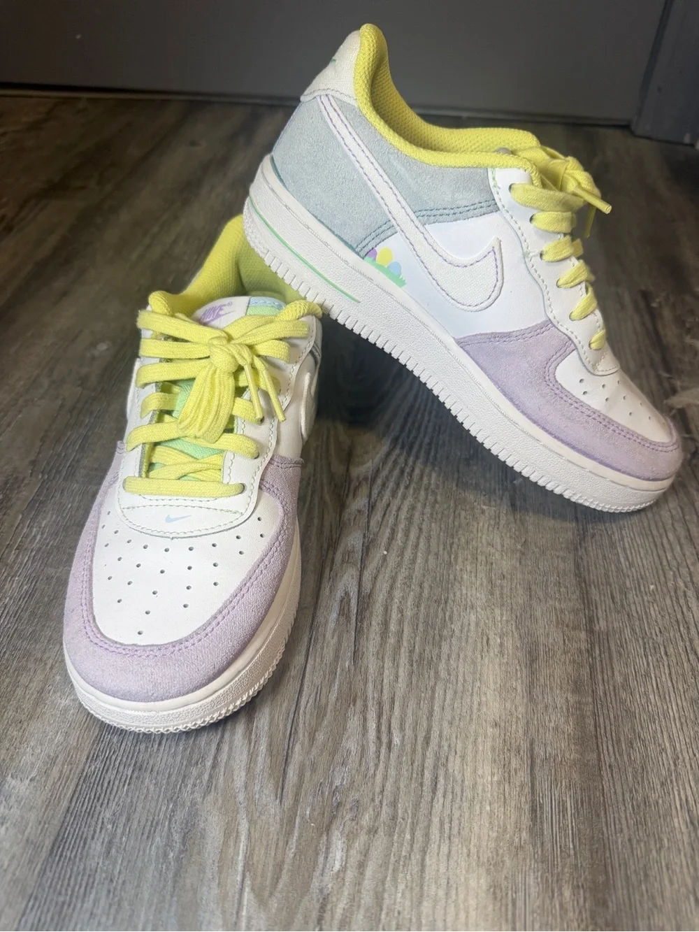 Kids Nike White Sneakers with Lavender, Mint & Yellow Accents size 2Y
